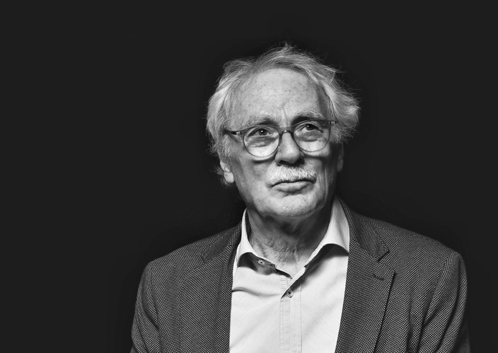 Ritratto attuale in bianco e nero di Sergio Devecchi.