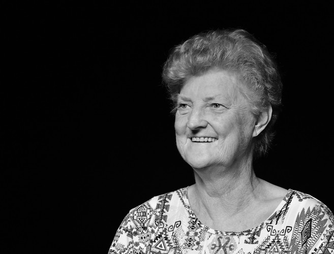 Foto attuale in bianco e nero di Eva Kappeler.