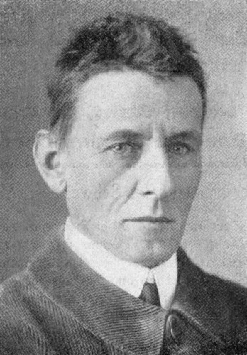 Carl Albert Loosli in una prima fotografia non datata con cravatta.